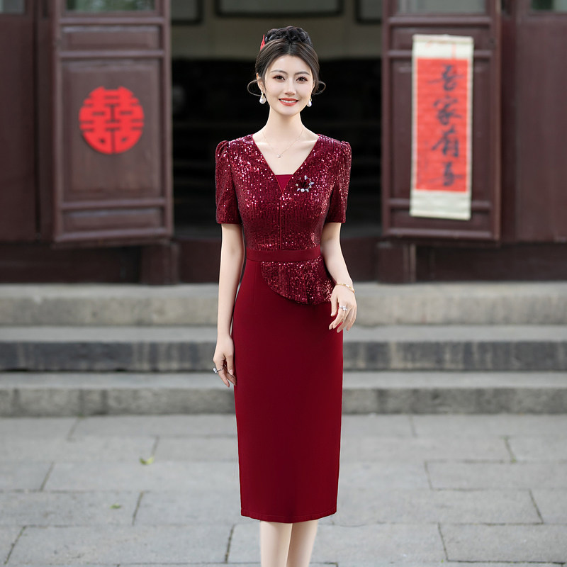 五一结婚妈妈礼服年轻款高贵旗袍喜婆婆婚宴喜服高档红色连衣裙子