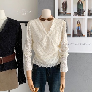 迷人精V领磨毛加绒加厚长袖蕾丝衫上衣女秋冬拼接外穿内搭打底衫