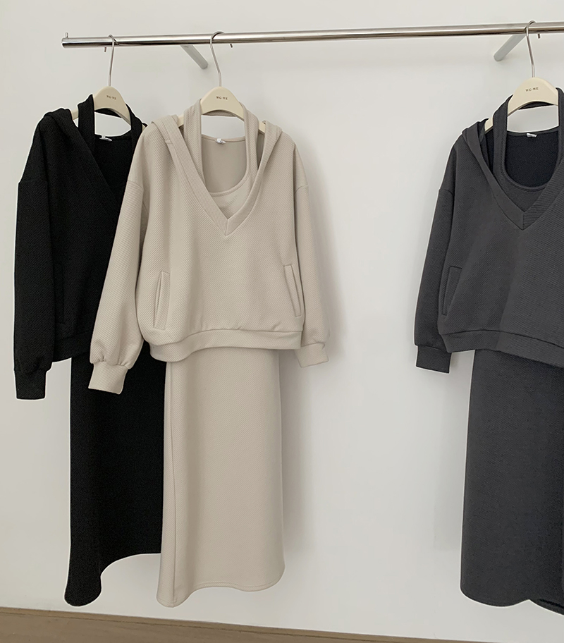 卫衣女减龄性感针织挂脖连衣裙