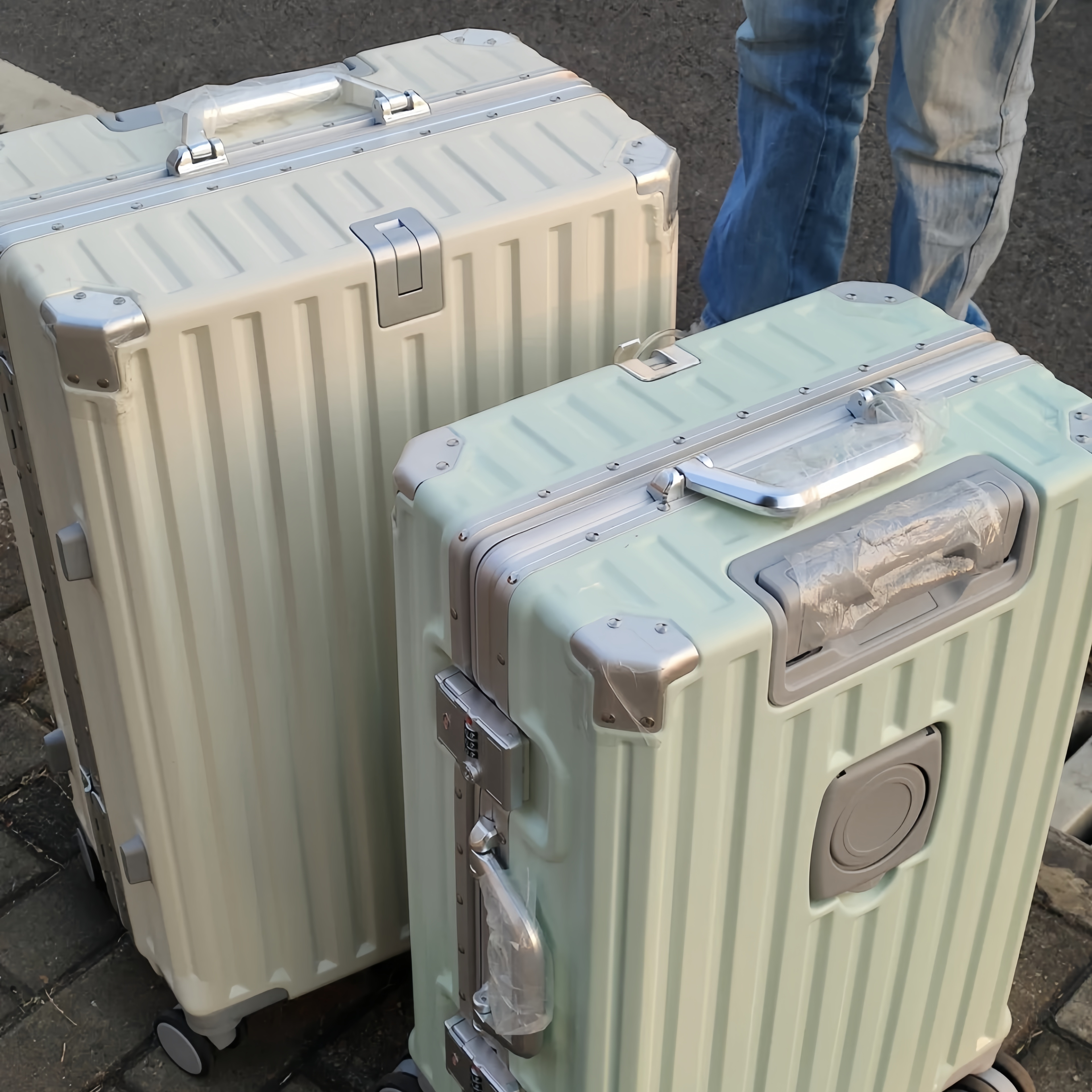 行李箱男女旅行箱登机20寸24大容量28旅行密码皮箱静音轮网红加厚