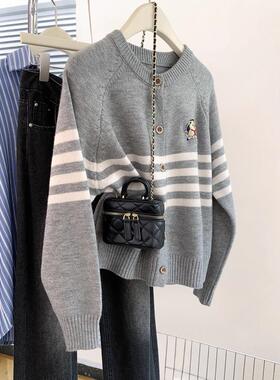 灰色刺绣条纹外穿毛衣外套女春秋2025新款学院风短款上衣针织开衫