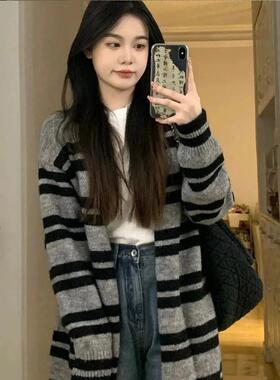灰色条纹毛衣外套女秋季2025新款高级感慵懒宽松韩系长款针织开衫