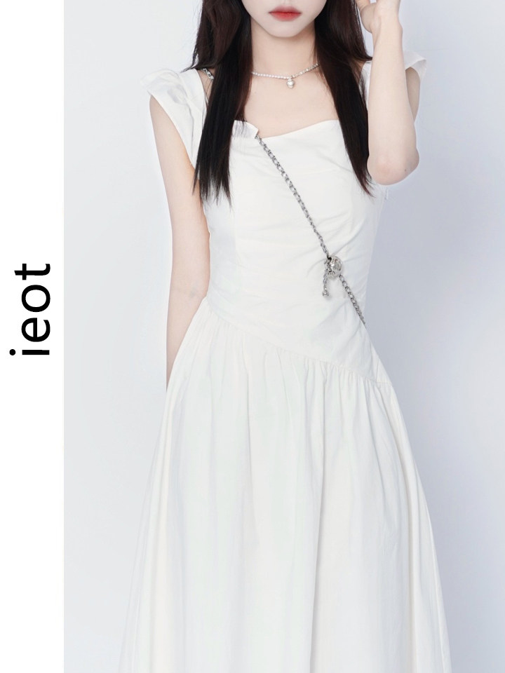 2023新款法式气质小白裙设计感小众收腰遮肚显瘦别致吊带连衣裙女