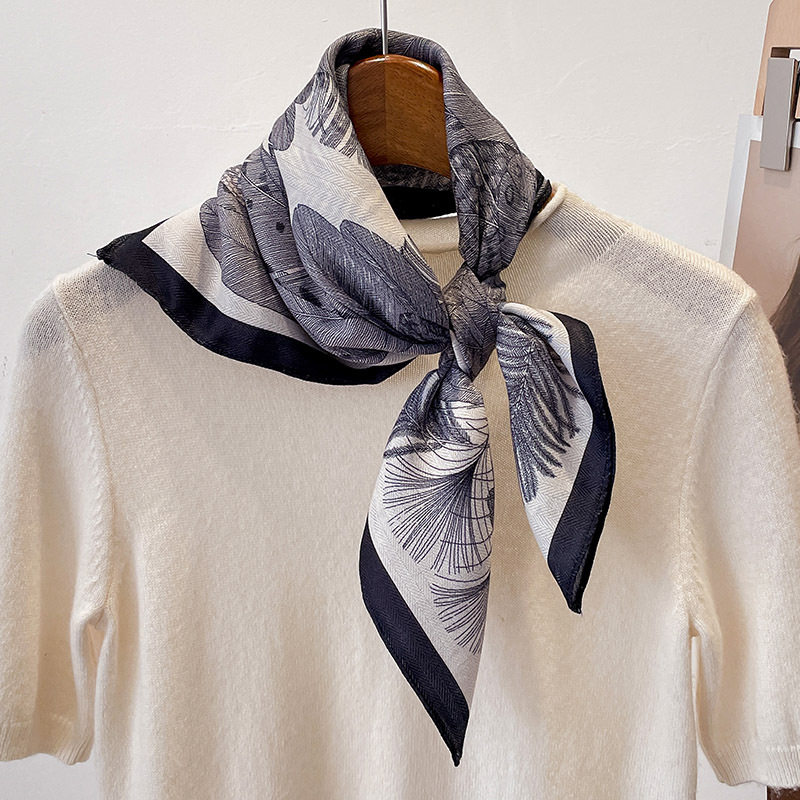高级感68cm印花小方巾女士披肩新款棉麻手感气质百搭围巾装饰领巾