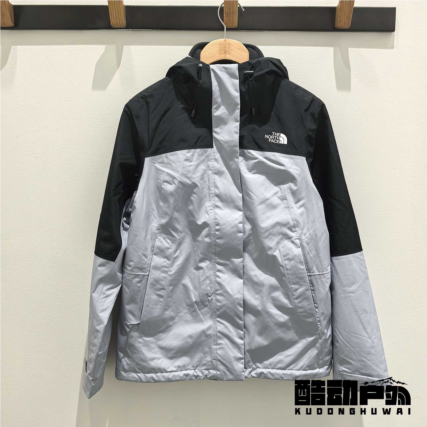 25秋冬户外防水保暖女冲锋衣