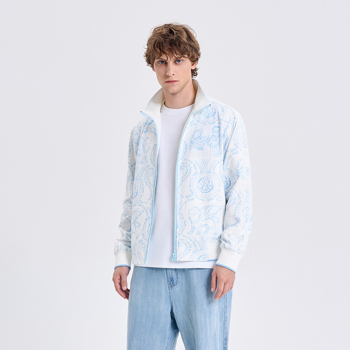 RARE威雅男装2026夏季新款浅蓝色狮子结合IP满版印花立领休闲外套