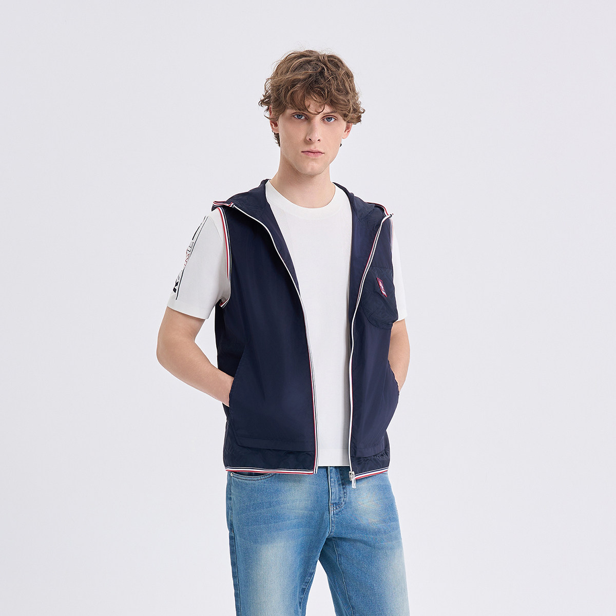 RARE威雅男装 2026春夏新款渐变绣花标男士藏青色连帽休闲马甲,男装,常规马甲,淘宝优惠券,粉丝福利购,淘宝优惠卷