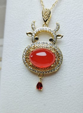 天然高冰种玉髓镶嵌红色牛气冲天吊坠挂件时尚女士款牛头玉坠项链
