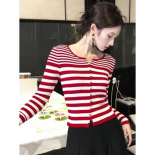 MONLOUVE高级感轻熟风红色条纹长袖毛衣针织开衫女秋冬款休闲减龄