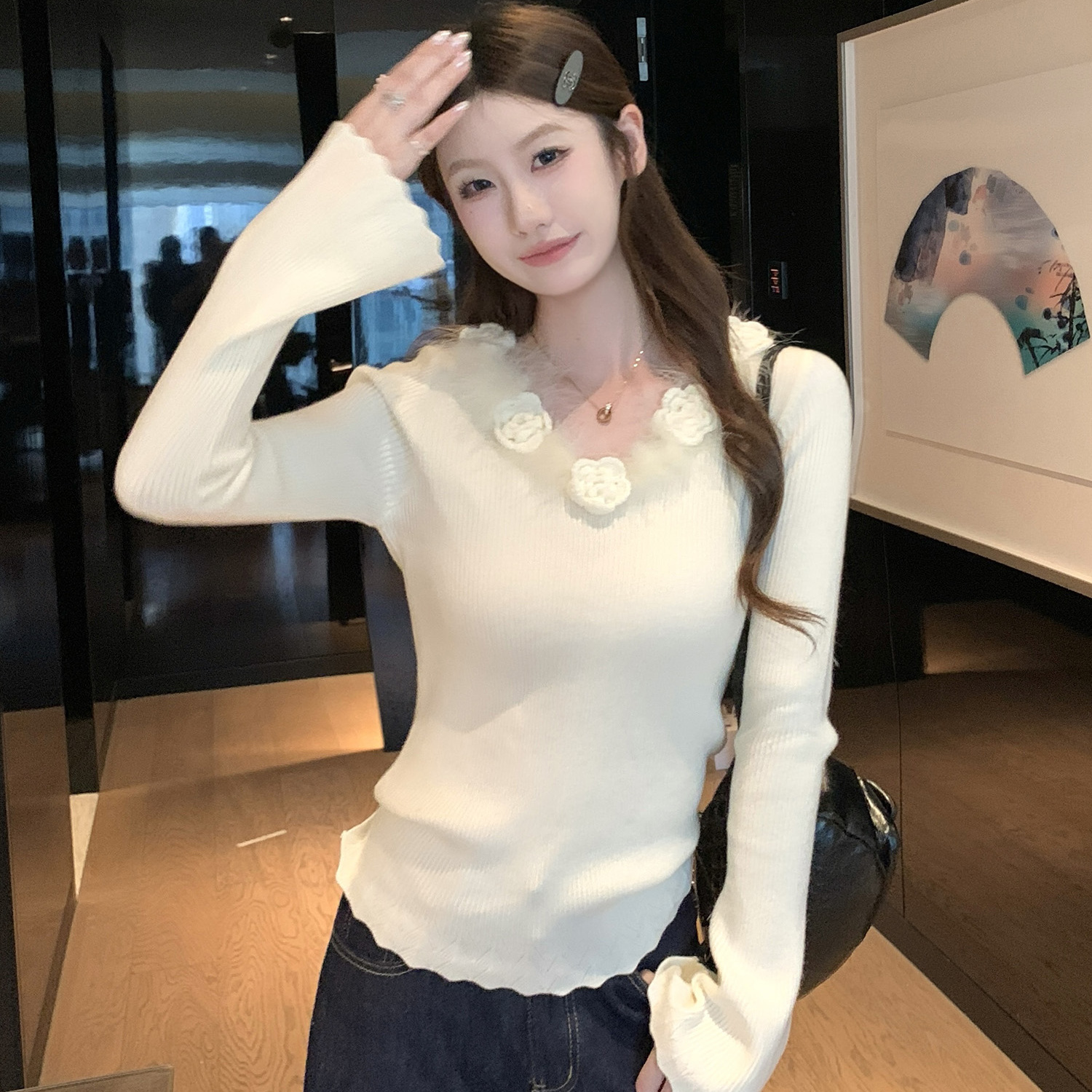 【赠送运费险】花朵V领针织衫