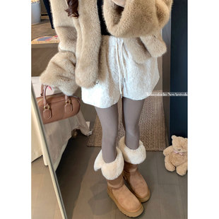 绝美巨好看白色羊羔毛裤子外穿女2026春抽绳系带休闲阔腿毛绒短裤