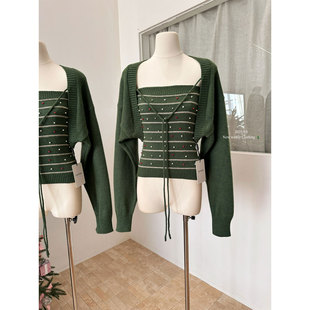 独特超好看绿色毛衣女春季秋冬珍珠条纹抹胸针织开衫两件套装上衣