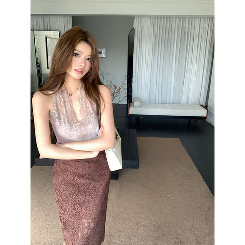 设计蕾丝拼接挂脖背心吊带女