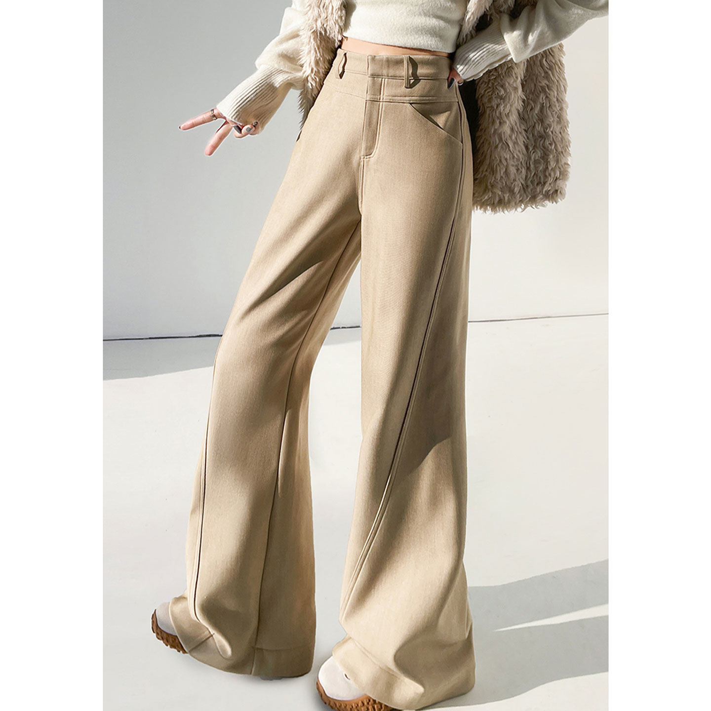 卡其色微喇西装裤女秋冬季高腰高级垂感加绒直筒休闲喇叭阔腿裤子,女装/女士精品,休闲裤,淘宝优惠券,粉丝福利购,淘宝优惠卷