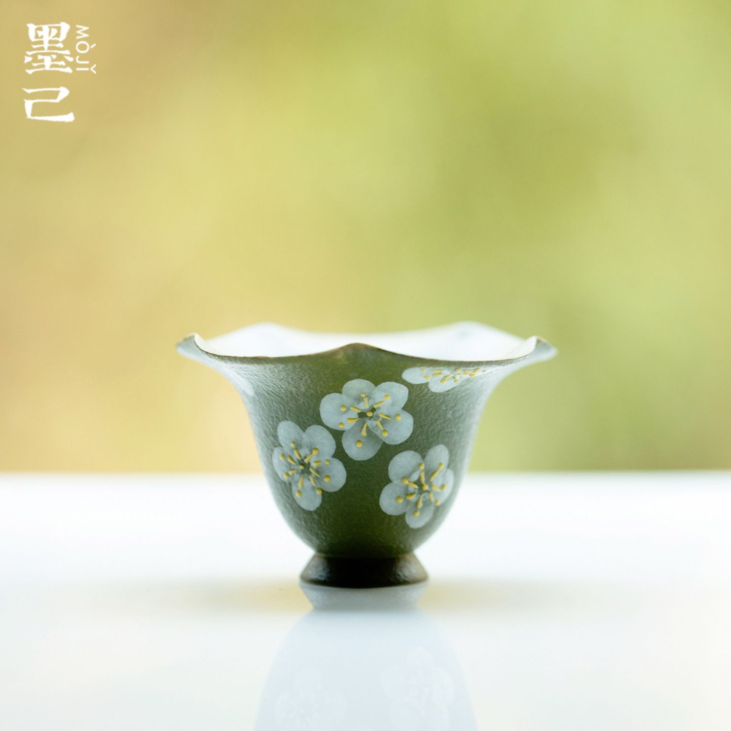 墨己束刻小青柑手绘春野白花高颜值陶瓷花口品茗杯功夫茶具家用杯
