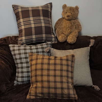 小岛之森原创小熊格纹格子抱枕森系森女床上沙发抱枕复古咖啡棕色