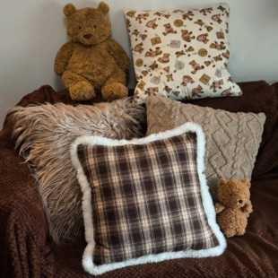 小岛之森格纹格子抱枕森系森女棕色床上沙发抱枕