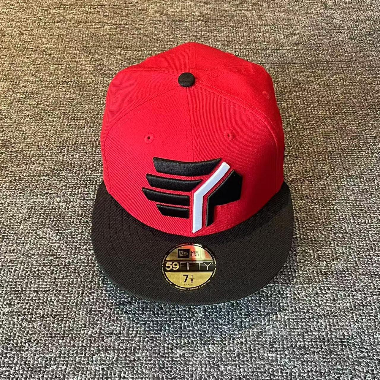 纽亦华平檐羊毛全封闭帽