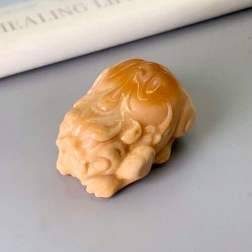 精雕天然黄龙玉招财貔貅手把件