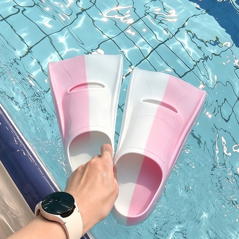 游泳新装备游泳硅胶脚蹼成人儿童自由泳训练游泳馆海边自由潜水