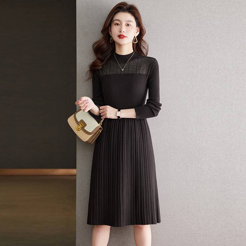 配大衣毛衣裙女秋冬季2024新款气质加厚中长款羊毛针织打底连衣裙