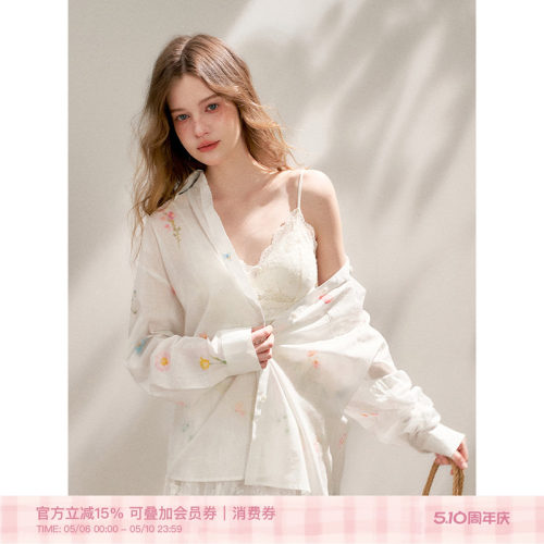 竹节棉手绘花卉蕾丝拼接白色衬衫