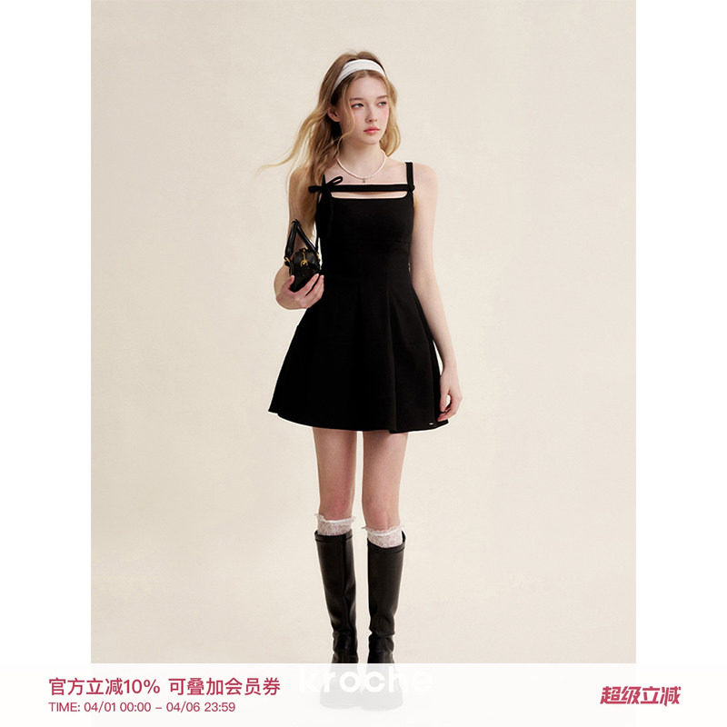 Kroche  巴黎夜曲 立体蝴蝶结 一字领镂空黑色吊带连衣裙