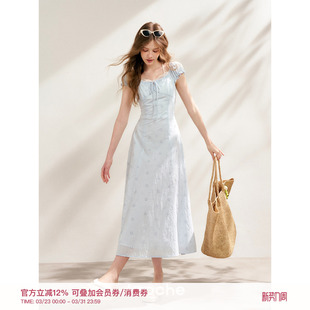 五瓣花刺绣短袖 孔雪儿同款 夏天 窗外 收腰A字连衣裙 Kroche