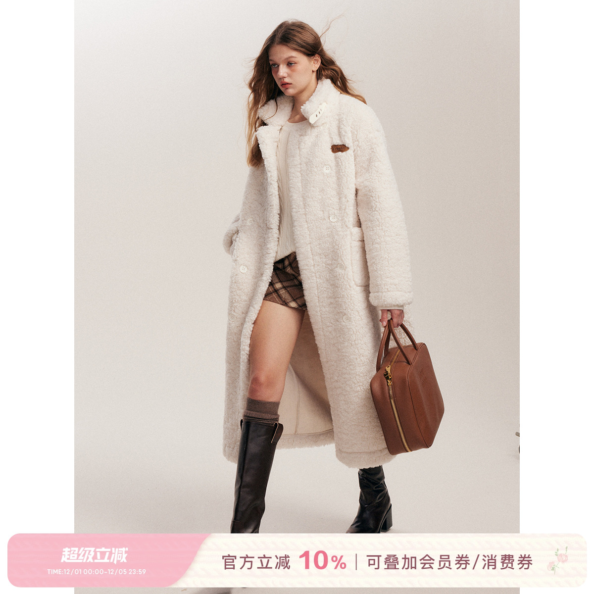 翻领羊羔绒白色长款大衣毛呢外套