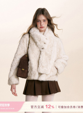 祝绪丹同款 Kroche 可拆卸围巾V领五瓣花树脂扣宽松毛绒短外套