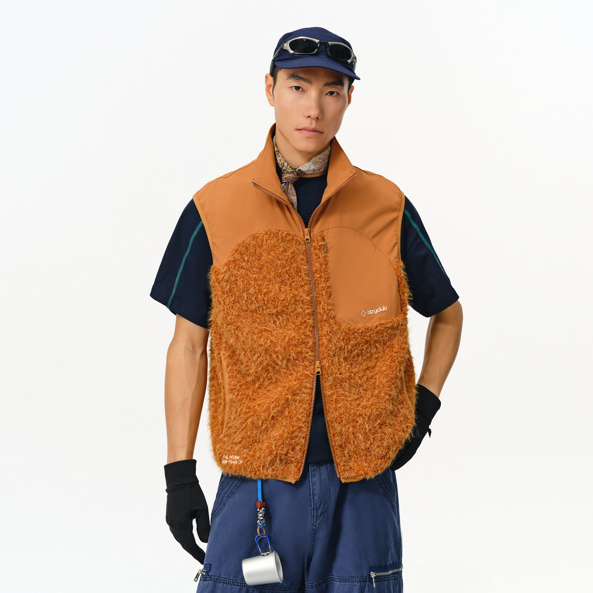 ATRY异材质绒毛拼接马甲男春季撞色弧线设计感户外立领无袖外套女,男装,常规马甲,淘宝优惠券,粉丝福利购,淘宝优惠卷