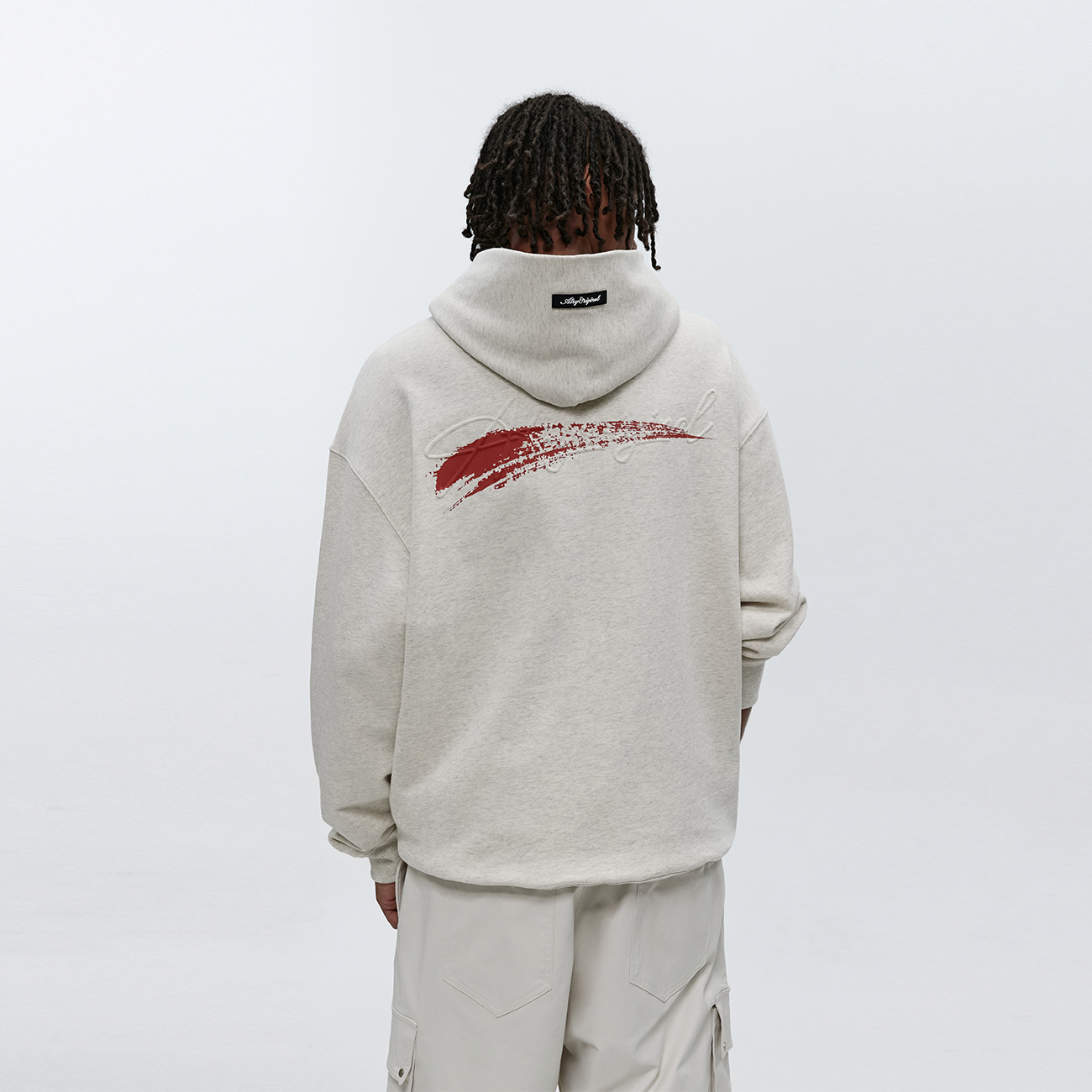 后背花体压印涂色连帽卫衣