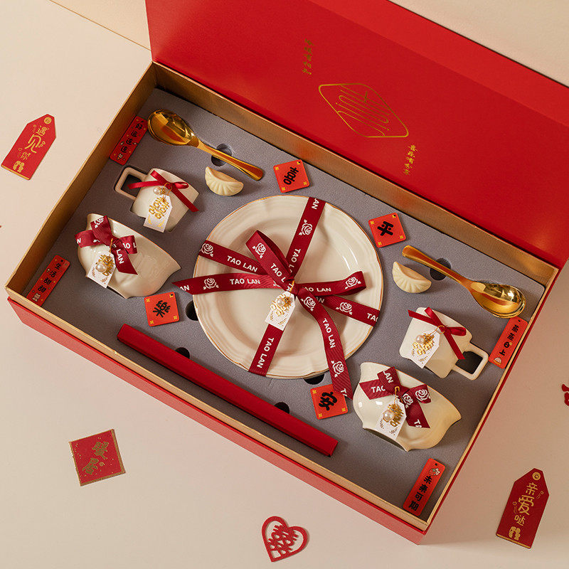 采购产品新婚夫妇的结婚礼物，餐具和筷子，新娘的生日的新婚礼物