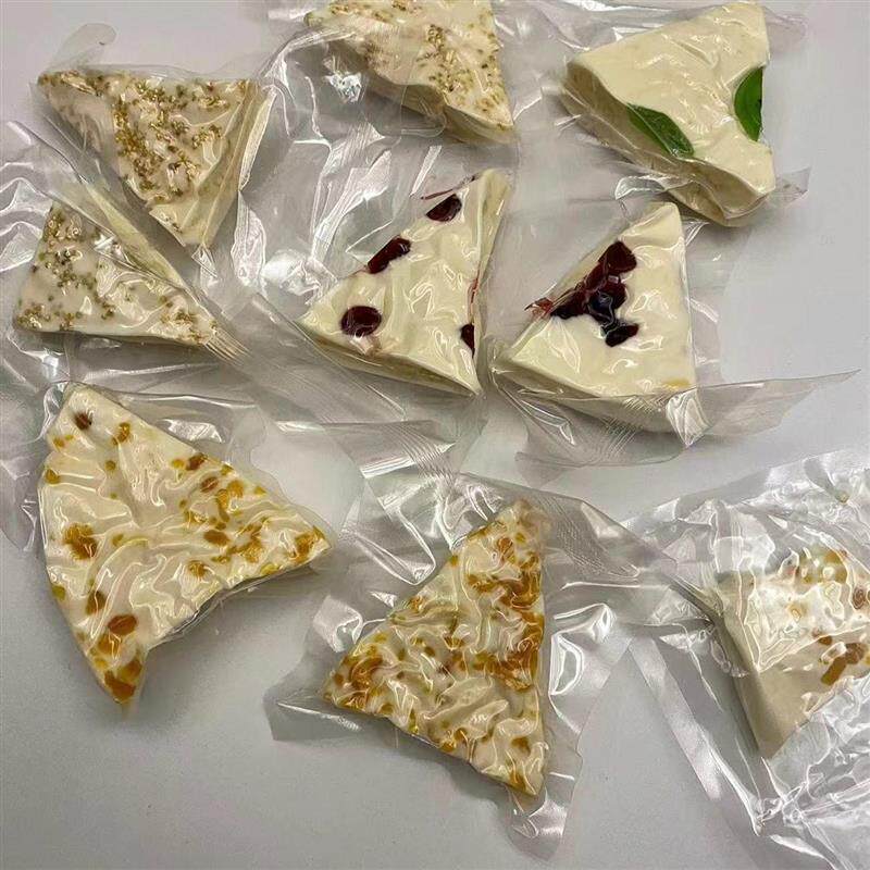 热销千层奶皮内蒙古特产奶制品千层儿童夹心果条奶皮零食蔓越莓樱