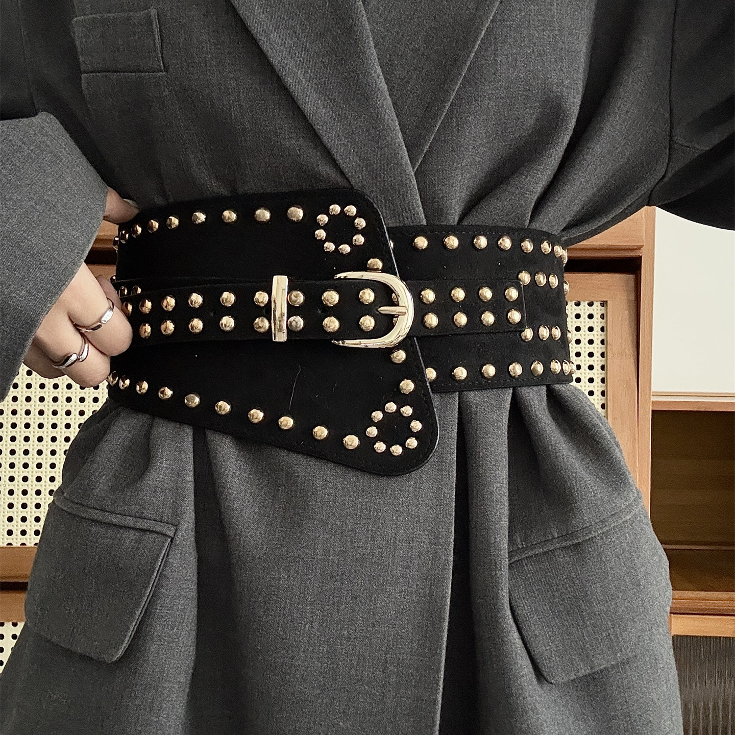 欧美朋克风铆钉腰带配裙子大衣