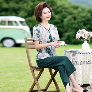 年轻妈妈夏装套装中年雪纺衫T恤短袖时尚V领中老年女洋气质两件套