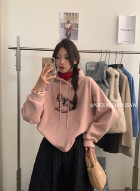 奶思家NICE STUDIO-冬季新款韩版圆领木马加绒加厚长袖卫衣08887