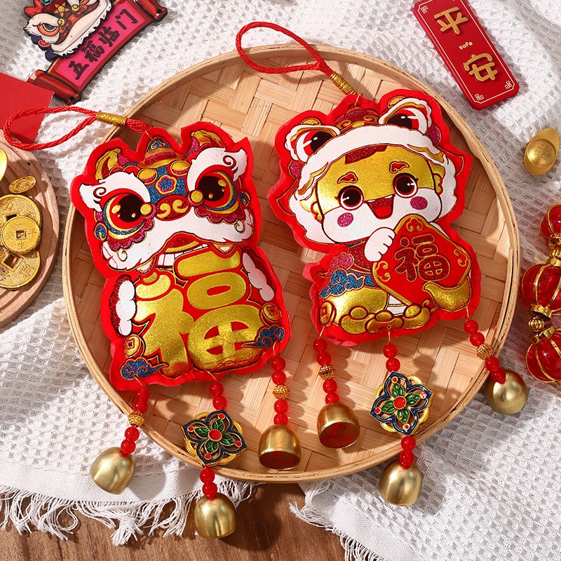 元旦挂件2025蛇年毛绒醒狮铃铛新年春节过年客厅装饰门口布置挂饰