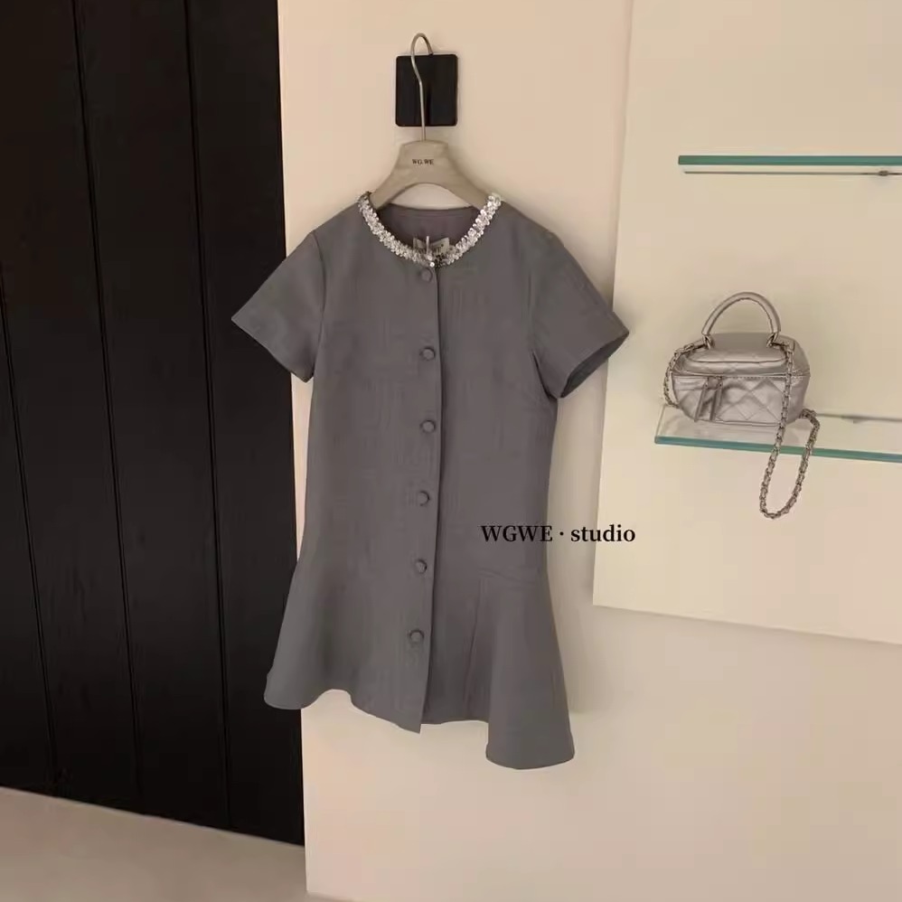 重工珠片领织带灰色西装连衣裙