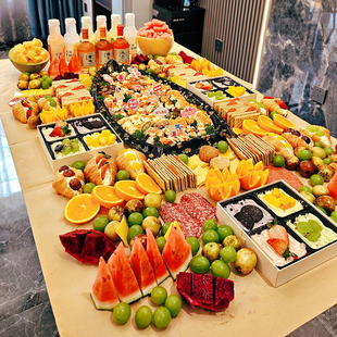 漂亮饭牛皮纸一次性桌布食品级隔油隔脏垫纸朋友家庭聚会包装纸