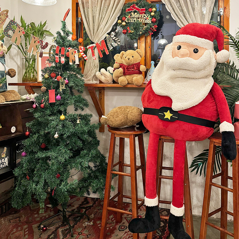圣诞老人玩偶店铺装饰公仔毛绒玩具圣诞节礼物拍照道具氛围感场景