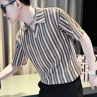 高级感撞色条纹印花V领短袖t恤男士夏季时尚潮牌痞帅个性翻领上衣