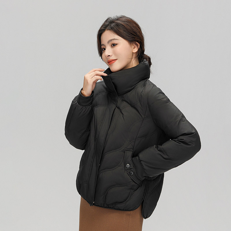 雪中飞羽绒服女短款秋冬季保暖宽羽绒服