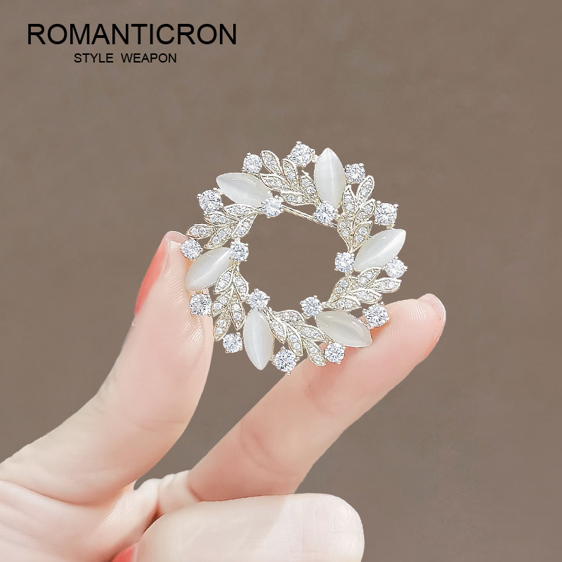 胸针女设计感高档西装猫眼石水钻