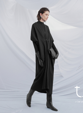 TU女装V领褶皱设计感羊毛连衣裙2026新款慵懒风显瘦中长款裙子