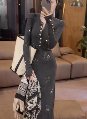 灰色v领璀璨星空厅里厅气连衣裙2025新款春秋气质收腰显瘦包臀裙