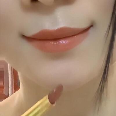 不沾杯不掉色裸色奶茶豆蔻甜杏色雨衣滋润素颜显白正品不脱色口红