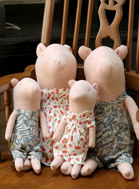 卡通花衣猪玩偶女生生日礼物摆件