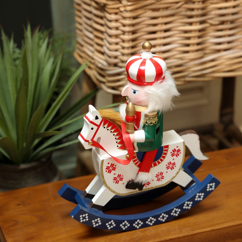 北欧胡桃夹子摇马木偶士兵摆件