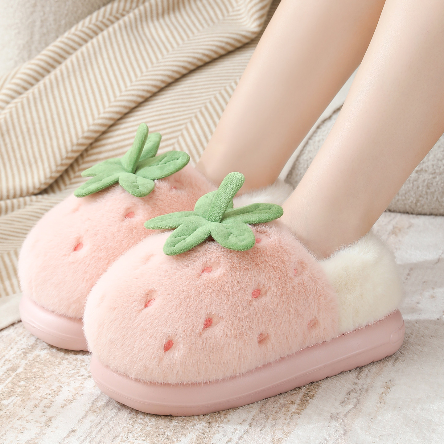 厚底棉拖鞋女款包脚跟家用可爱草莓月子拖鞋冬季加绒保暖棉鞋防滑,居家布艺,居家棉拖/棉鞋,淘宝优惠券,粉丝福利购,淘宝优惠卷